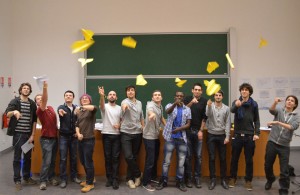 Opération cargo le 19 décembre dernier ou comment simuler la création d'une start-up en fabricant et en faisant voler... des avions en papier !